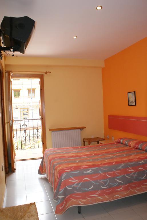 Hostal Los Valles Bielsa Exterior foto