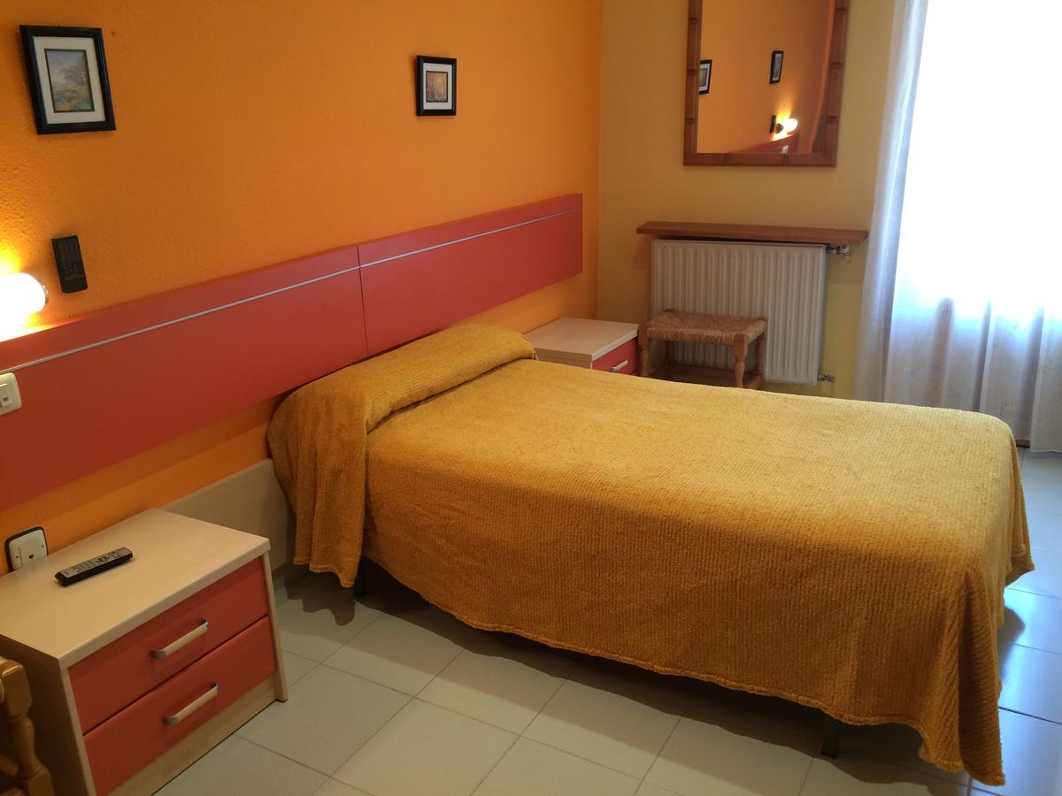 Hostal Los Valles Bielsa Zimmer foto